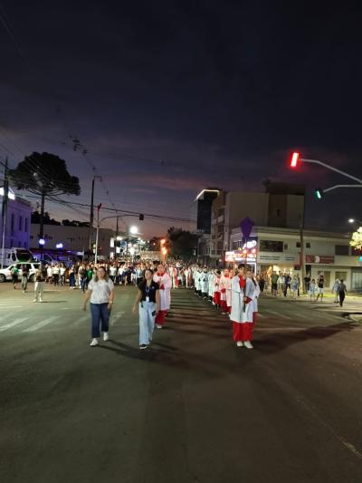 Procissão reúne milhares de fiéis em Laranjeiras do Sul e emociona comunidade na Sexta-feira Santa